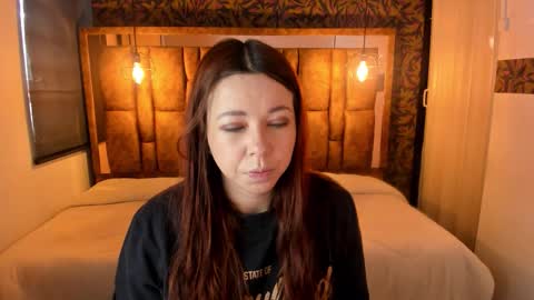 Snapshot of isa_thompson__ chatting on November 29, 11:57 am I S A online show from November 29, 11:57 am