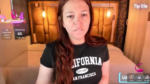 Snapshot of isa_thompson__ chatting on December 14, 11:48 am I S A online show from December 14, 11:48 am