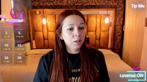 Snapshot of isa_thompson__ chatting on December 18, 12:11 pm I S A online show from December 18, 12:11 pm