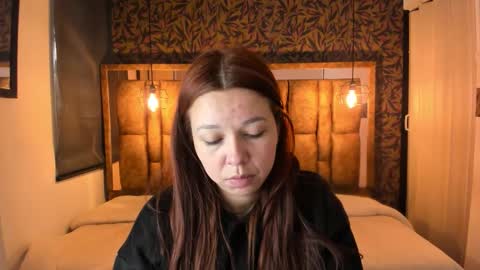 Snapshot of isa_thompson__ chatting on December 21, 12:12 pm I S A online show from December 21, 12:12 pm