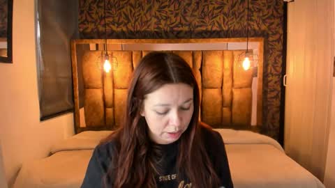 Snapshot of isa_thompson__ chatting on December 22, 12:02 pm I S A online show from December 22, 12:02 pm