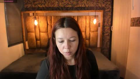 Snapshot of isa_thompson__ chatting on January 17, 11:59 am I S A online show from January 17, 11:59 am