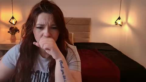 Snapshot of isa_thompson__ chatting on February 4, 11:42 pm I S A online show from February 4, 11:42 pm