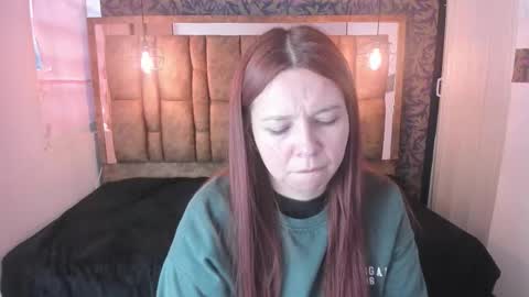 Snapshot of isa_thompson__ chatting on February 16, 12:01 pm I S A online show from February 16, 12:01 pm