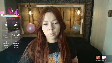 Snapshot of isa_thompson__ chatting on February 19, 12:12 pm I S A online show from February 19, 12:12 pm