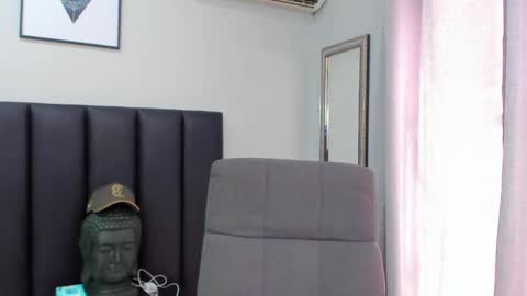 isaac_cryston online show from February 8, 3:10 pm