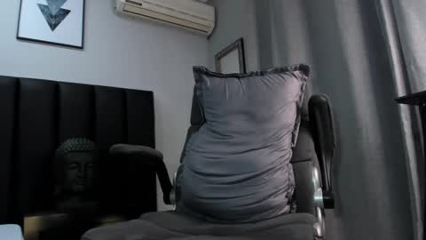 isaac_cryston online show from March 7, 11:49 pm