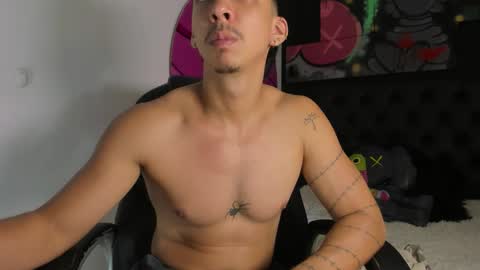 isaac_cryston online show from November 11, 9:48 pm