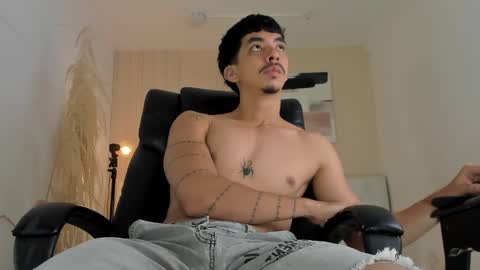 isaac_cryston online show from January 10, 11:42 pm