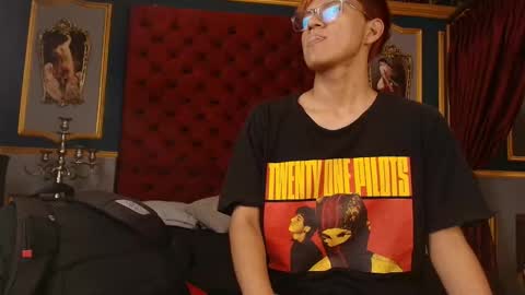 isaac_grimm online show from December 18, 3:01 am