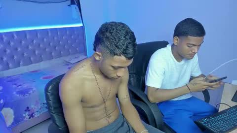 isaac_master77 online show from November 18, 3:23 am