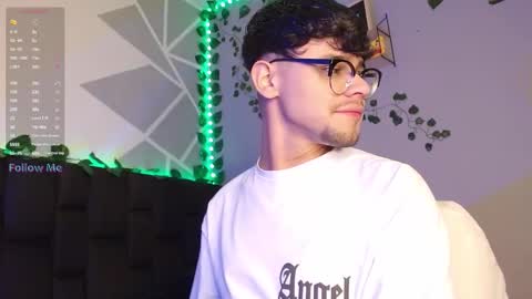 Snapshot of isaac_saenz chatting on December 5, 11:07 pm Isaac Saenz. online show from December 5, 11:07 pm