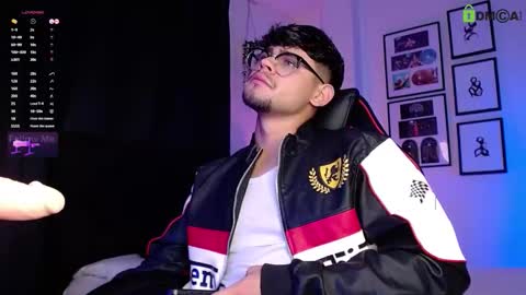 Isaac Saenz. online show from December 4, 11:24 pm