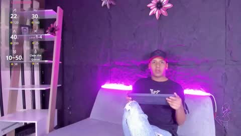 Snapshot of isaacblack_ chatting on October 2, 5:14 am IsaacBlack online show from October 2, 5:14 am