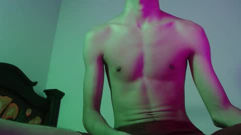 isaac online show from January 28, 8:25 am