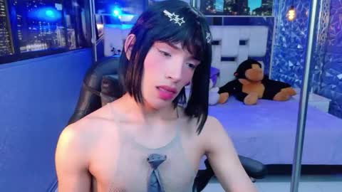 isaacnova online show from May 26, 8:27 pm