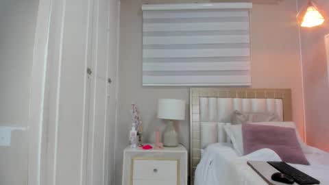 isabela__x online show from March 9, 11:36 am