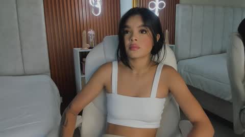 Snapshot of isabela_clark_ chatting on February 21, 11:22 am isabela online show from February 21, 11:22 am