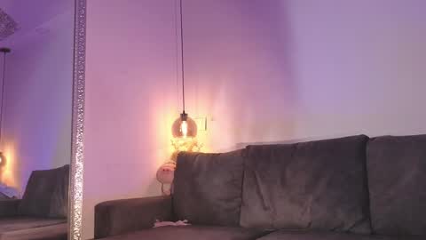 Isabela online show from April 2, 11:52 am