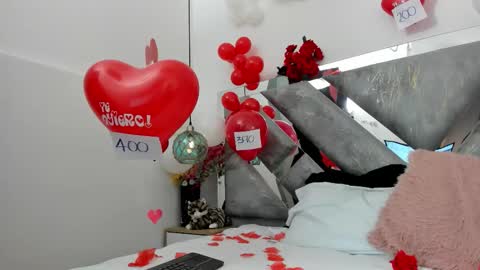 Snapshot of isabela_parkerr chatting on February 17, 4:53 am Mommy Isa online show from February 17, 4:53 am