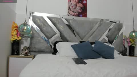 Snapshot of isabela_parkerr chatting on February 28, 4:57 am Mommy Isa online show from February 28, 4:57 am