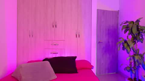 isabelahofman online show from April 14, 10:38 pm