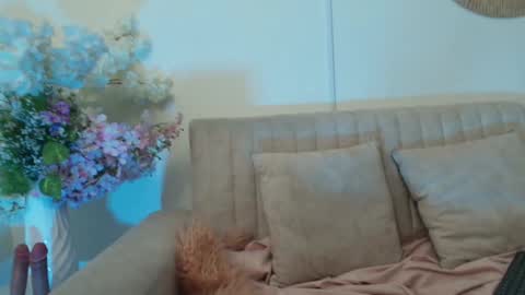 isabelgh_ online show from February 1, 3:27 am