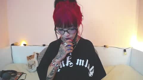 Snapshot of isabella__dark chatting on December 2, 10:23 pm online show from December 2, 10:23 pm