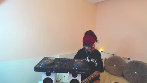 Snapshot of isabella__dark chatting on December 3, 1:30 am online show from December 3, 1:30 am
