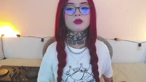 Snapshot of isabella__dark chatting on December 4, 9:24 pm online show from December 4, 9:24 pm