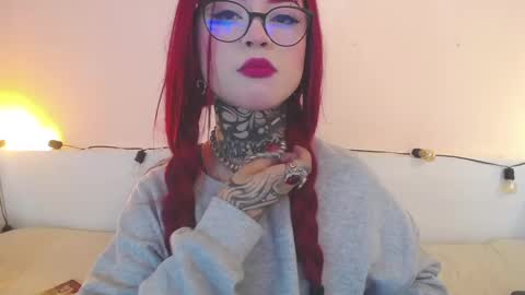 Snapshot of isabella__dark chatting on December 5, 7:38 pm online show from December 5, 7:38 pm