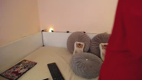 Snapshot of isabella__dark chatting on December 18, 10:02 pm online show from December 18, 10:02 pm