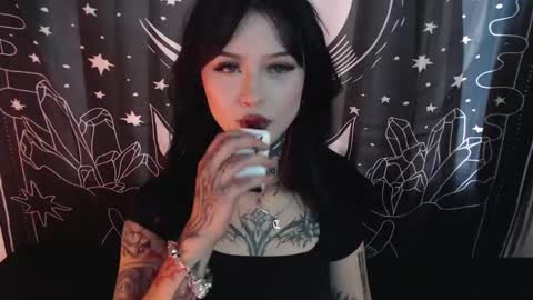 Snapshot of isabella__dark chatting on January 16, 10:34 pm online show from January 16, 10:34 pm