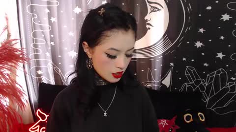 Snapshot of isabella__dark chatting on February 19, 7:38 pm online show from February 19, 7:38 pm