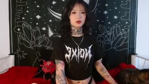 Snapshot of isabella__dark chatting on October 17, 9:50 pm online show from October 17, 9:50 pm
