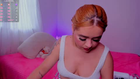 Snapshot of isabella_arias1 chatting on December 27, 6:20 pm Isabella Arias online show from December 27, 6:20 pm