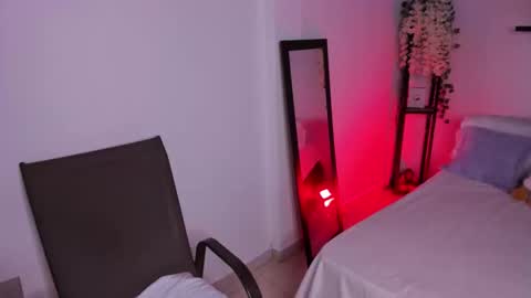 isabella online show from October 3, 5:32 pm