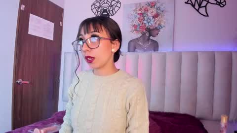 isabella_crofts online show from December 18, 3:23 am