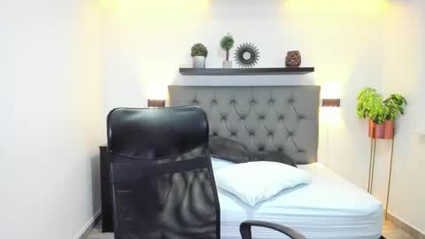 Snapshot of isabella_florez22 chatting on January 15, 6:08 pm Isabel florez online show from January 15, 6:08 pm