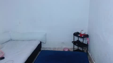 Snapshot of isabella_hots chatting on July 15, 9:25 am estefania online show from July 15, 9:25 am
