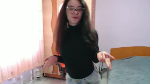 Snapshot of isabella_noir chatting on February 18, 10:05 am Bella online show from February 18, 10:05 am