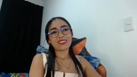 Snapshot of isabella_piercee chatting on June 14, 2:24 am isabella_piercee online show from June 14, 2:24 am