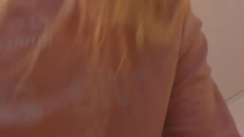 Isabella Rros online show from December 15, 9:45 am