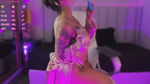 Isa  online show from February 21, 9:11 pm