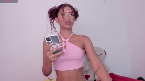 isabella online show from January 6, 5:30 am