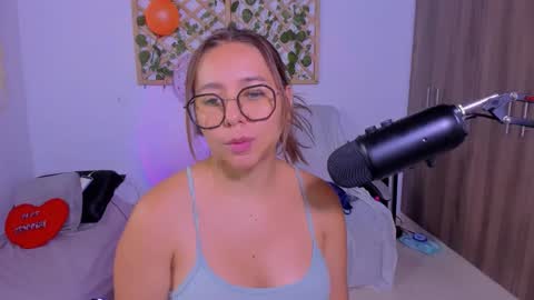 Isabella online show from March 15, 8:15 pm