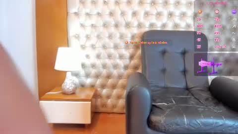 isabellaalux_ online show from June 30, 9:38 pm
