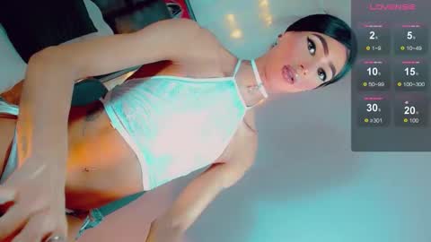 isabellagirs online show from December 19, 12:01 pm