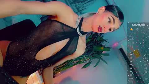 isabellagirs online show from April 7, 5:35 pm