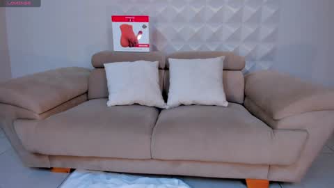 Isa Hill  online show from December 6, 7:56 pm